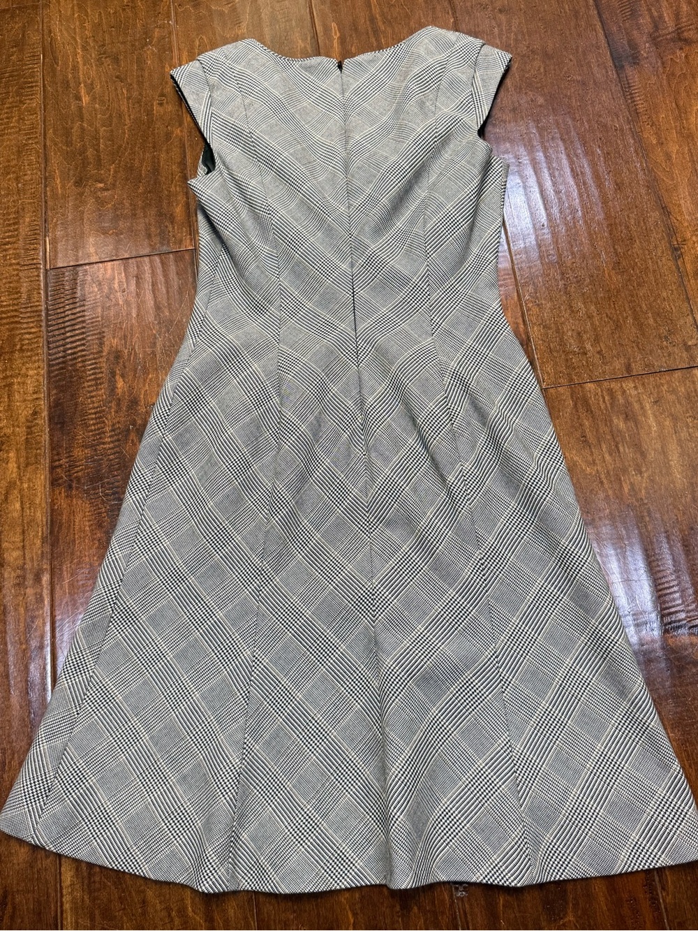 White House Black Market - Plaid Dress - Picture 2 of 10